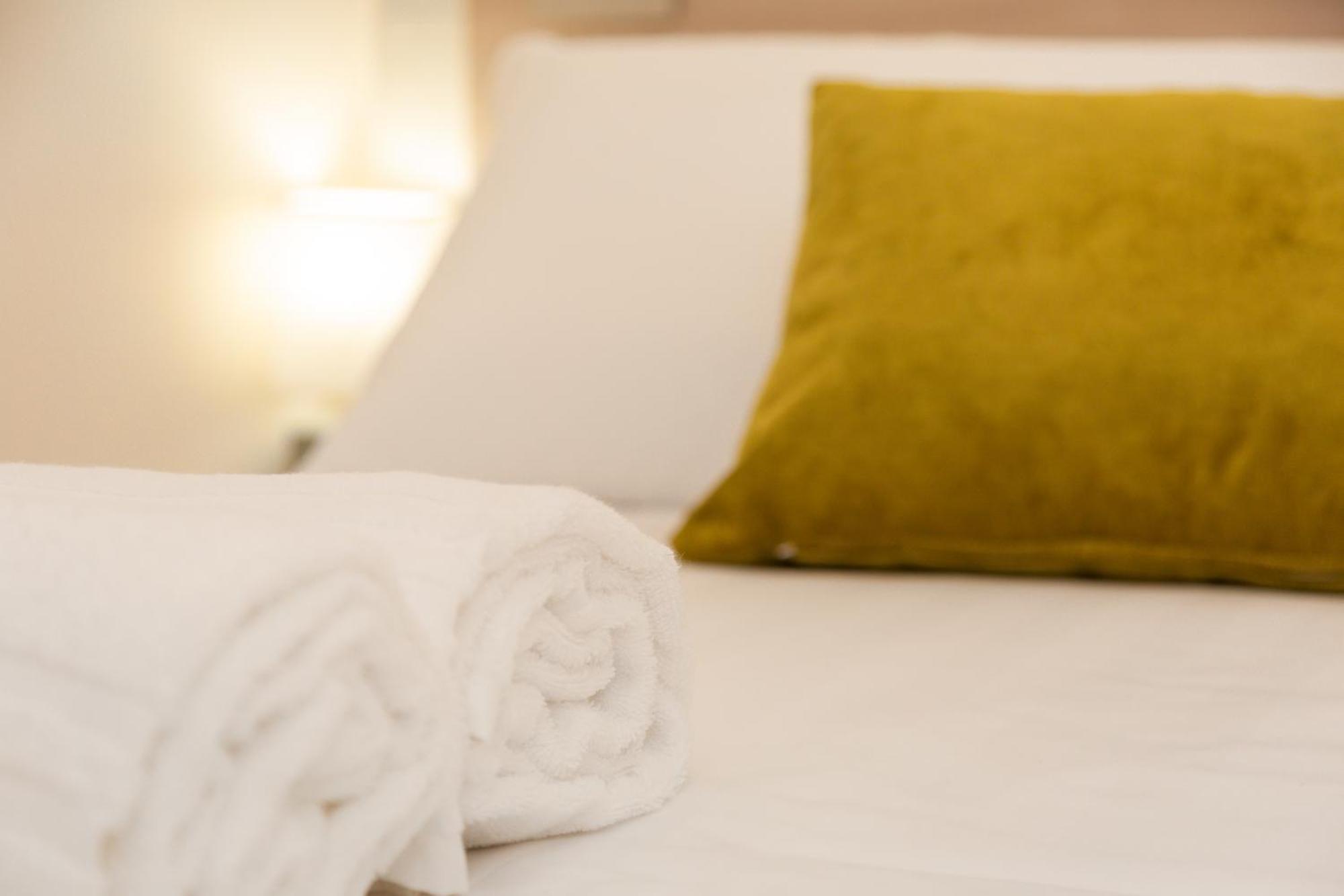 Ausentu Guest House ตอร์โตลี ภายนอก รูปภาพ