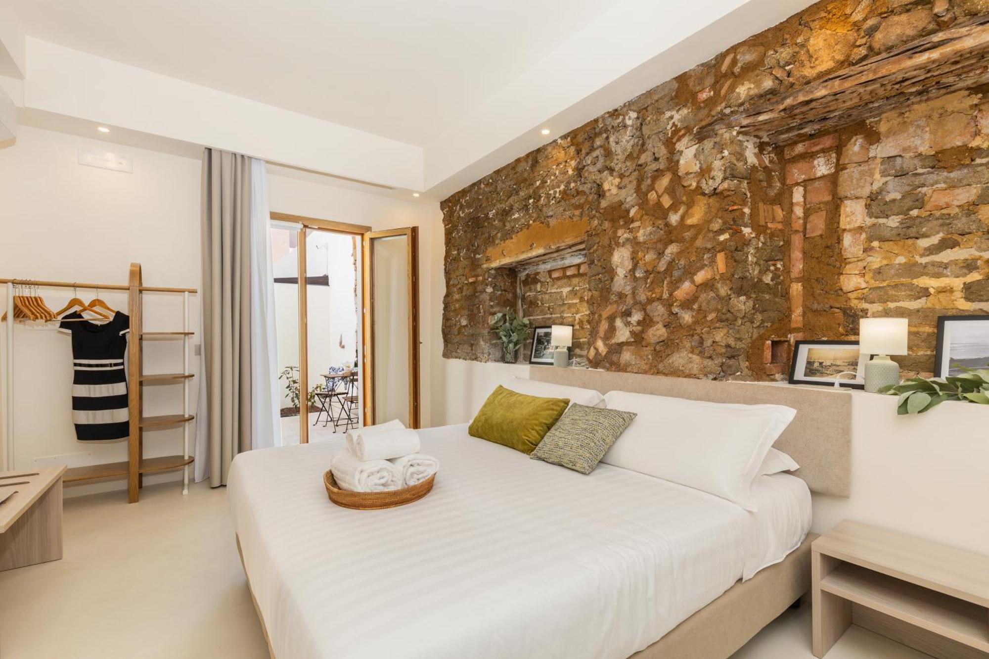 Ausentu Guest House ตอร์โตลี ภายนอก รูปภาพ