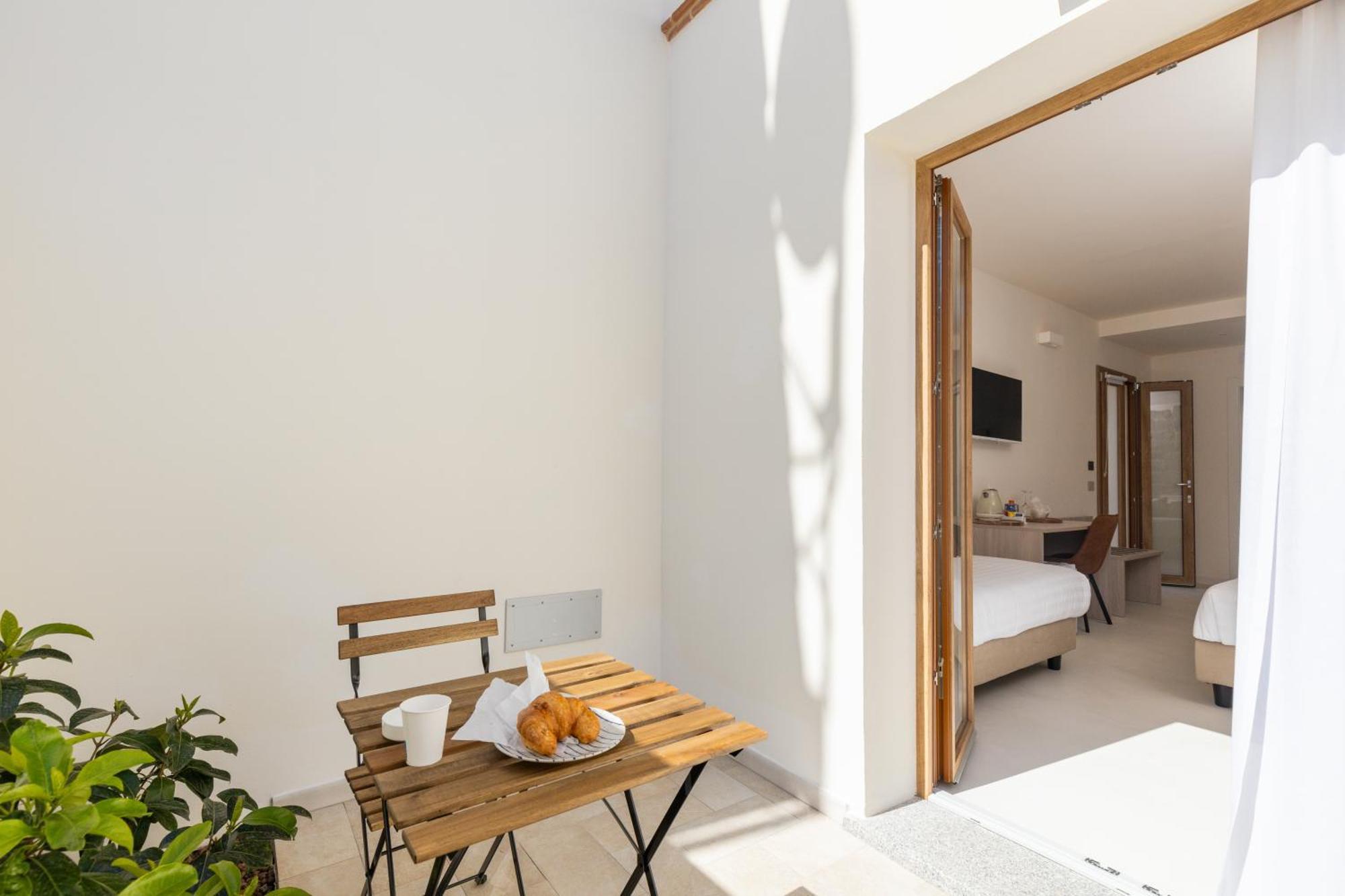 Ausentu Guest House ตอร์โตลี ภายนอก รูปภาพ